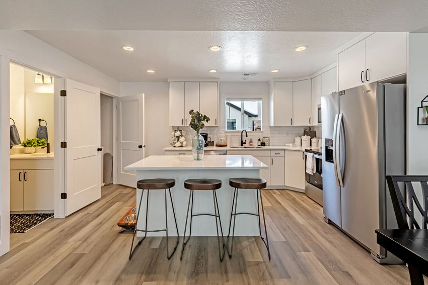 Madison Towns On 40th is a similar property to Enduro Townhomes located in South Ogden